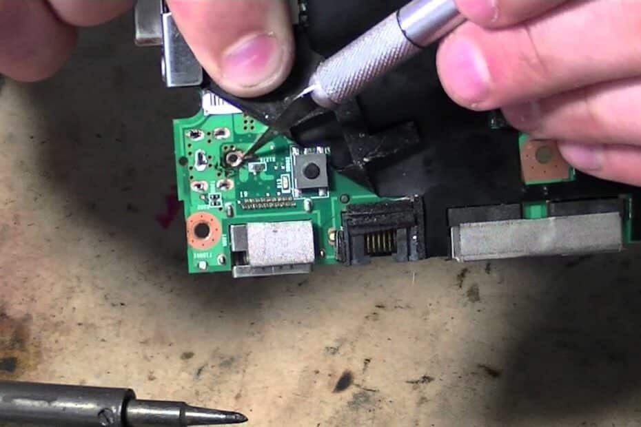 DC Jack Laptop Jual dan jasa penggantian DC jack laptop (lobang charger) dengan masalah DC jack patah, laptop tidak charging saat kabel adaptor tersenggol, charge harus ditekan.