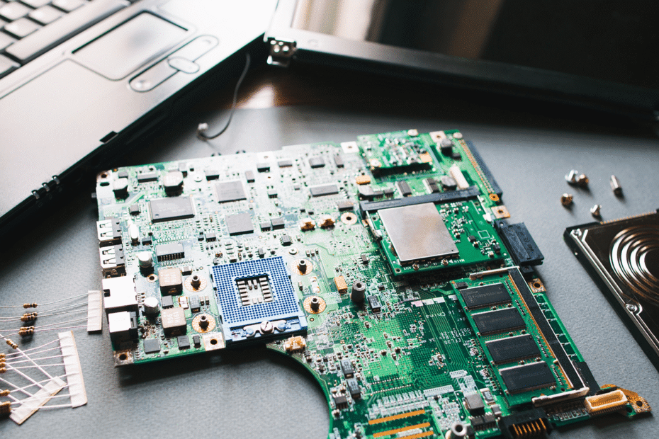 Service Motherboard Service motherboard laptop, komputer, PC all in one, mini PC, macbook mati total, tidak bisa dinyalakan, hidup tapi blank, suka mati sendiri, suka restart, nyala sebentar lalu langsung mati, hang saat masuk windows, gelap saat masuk windows, artefak saat main game.