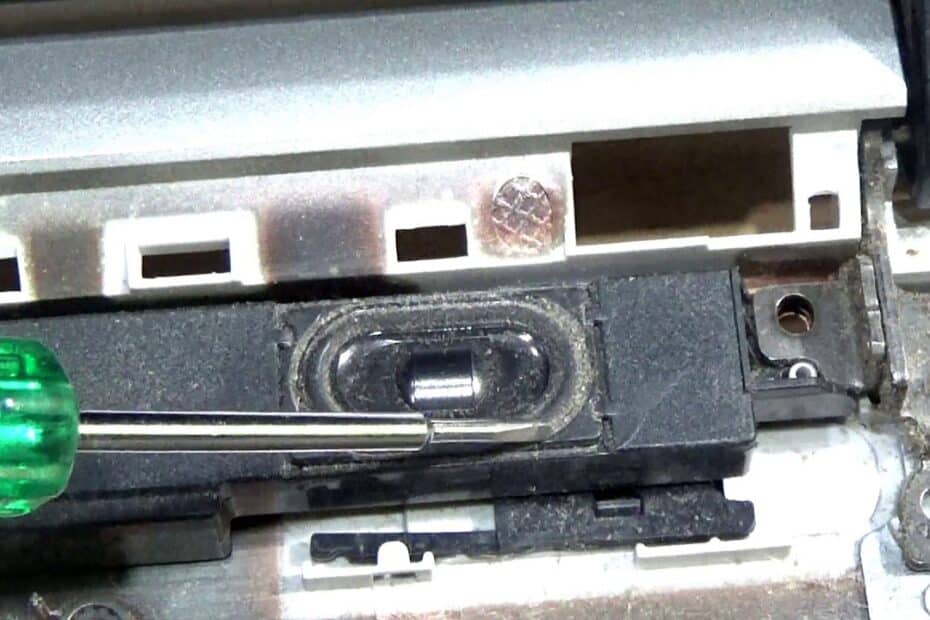 Speaker laptop Jual dan jasa pasang speaker laptop yang rusak seperti tidak ada suara (tapi ada suara jika menggunakan earphone), suara kresek, sember, pecah.