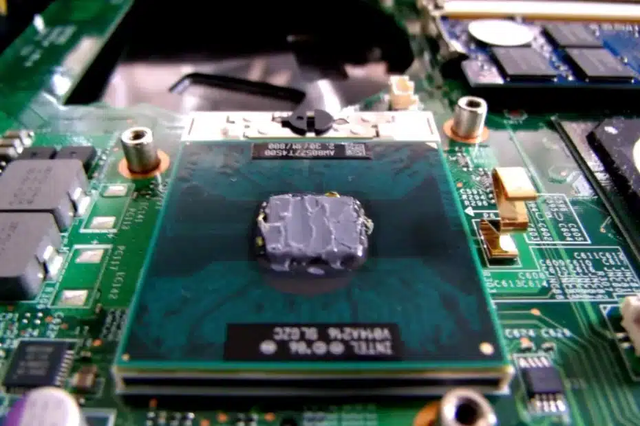 Cleaning Fan & Ganti Thermal Paste Jasa maintenance laptop, komputer, PC all in one, mini PC untuk cleaning fan CPU, GPU, VGA card & ganti thermal paste. Casing laptop terasa panas, temperatur tinggi, fan berputar sangat kencang, suka mati sendiri saat main game, muncul pesan fan error. Throttling, lag, fps drop saat main game.