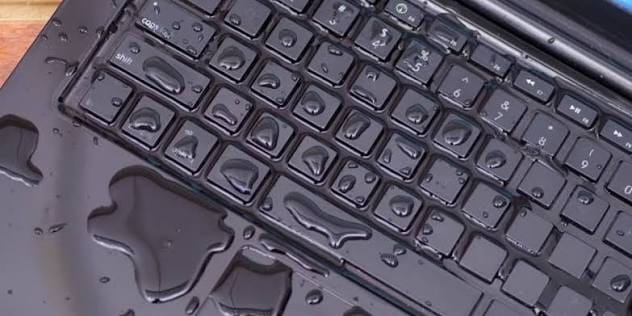 Tips menyelamatkan laptop jika terkena air